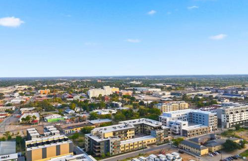 Cityscape Star Retreat near Deep Ellum and Dwntown - Photo 36