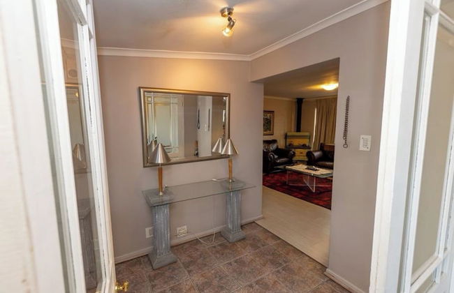 3 Bedroom Part House in the Scenic Durbanville Wine Lands Area, Holiday Facility - Photo 11