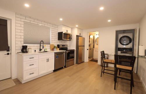 Studio near Downtown, Airport, stadiums, light rail, train - Foto 1