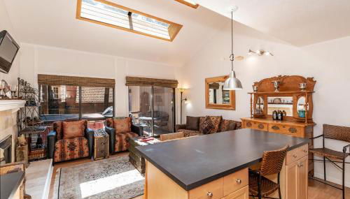 1 Alpine Terrace-renovated condo private hot tub - Foto 5