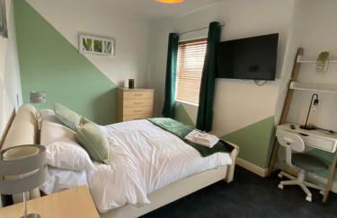 Blackberry House - Sleeps 6 with Parking and Netflix TV - Foto 22