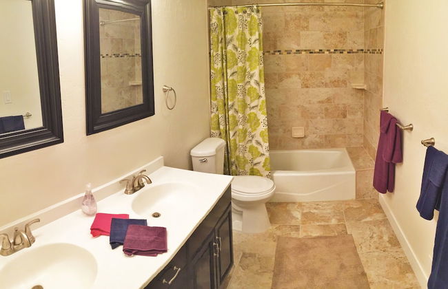 Exquisite 7-BR Home by the Mountains - Photo 15