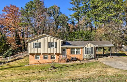 Modern Birmingham Escape with Yard and Fire Pit! - Foto 32