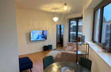 Check Point Charlie Luxury Apartment with Balcony - Photo 7