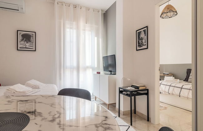 Grey House - Photo 9