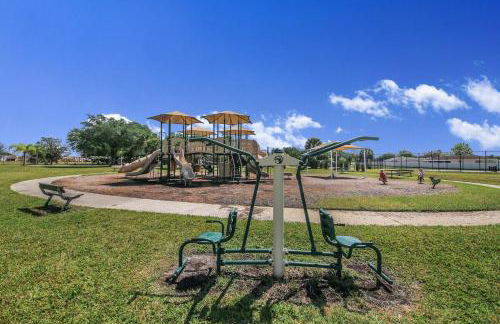 CozyCove near Disney Universal Pool Home Sleeps 10 - Foto 35