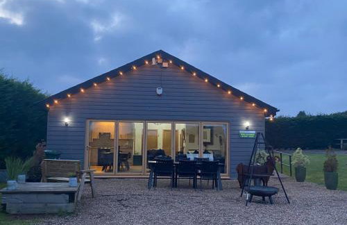 King Richard's Luxury Lodge - Sleeps up to 8, Dog Friendly, Near Sherwood Forest at Fairview Farm in Nottingham set in 88 acres and great for Groups, Family Gatherings & Corporate events - Foto 29