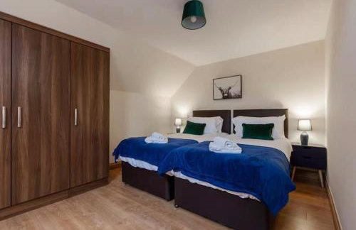 Albert Stays - 5 bed Sleeps 11 - Free Parking - Photo 4