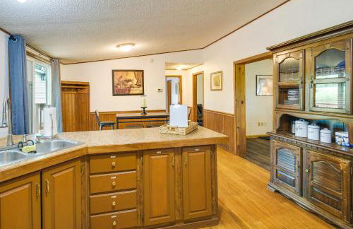 Charming Watkins Glen Home with Deck and Yard! - Foto 10