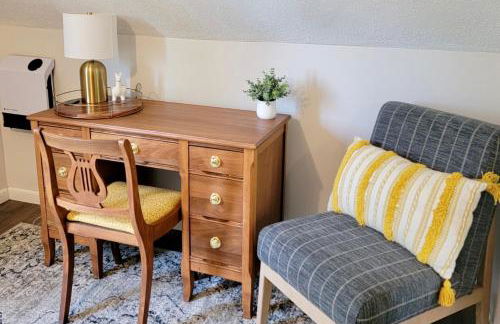 5BR Log Home w Hot Tub & Dock on Lake of Egypt - Photo 35