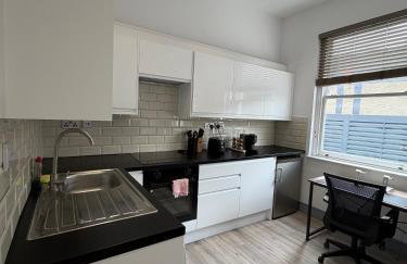 Modern Studio Flat with Balcony in Heart of London - Foto 26