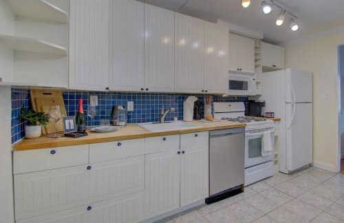 Book Now! 8-Min to Metro - King Bed- Old Town Central Retreat - Floyd's Freedom - - Foto 28