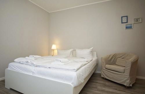 nah am Meer, ruhige Lage, gratis Nutzung vom AHOI Erlebnisbad und Sauna in Sellin - Haus Büdnerstube FeWo 2 - Foto 13