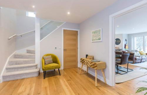 Stylish new Home With Parking - King Beds Garden - Foto 20