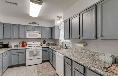 Beautiful 3 Bedroom- free parking 2M to Broadway - Foto 7