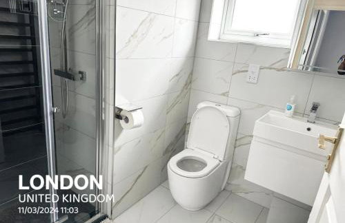 4 Bed House-Garden-Parking-15 min Elizabeth Line - Foto 5