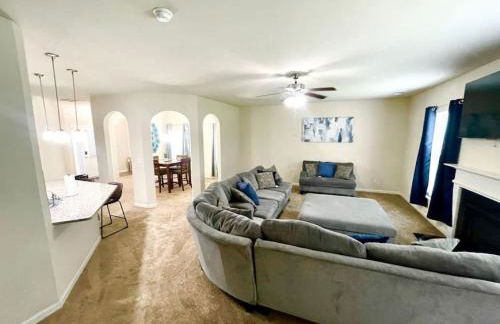 Spacious Home, Patio, Yard, WiFi, Near Speedway - Foto 1