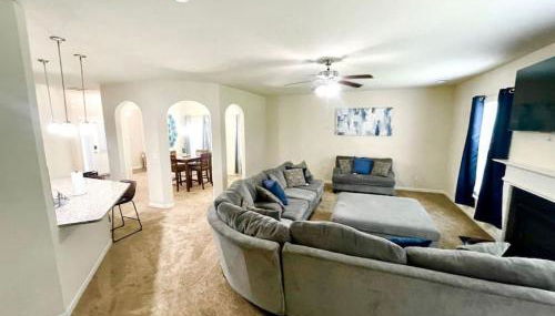 Spacious Home, Patio, Yard, WiFi, Near Speedway - Foto 1