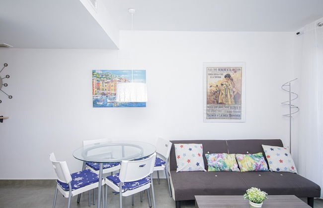 Beautiful Apartment With View - Photo 16