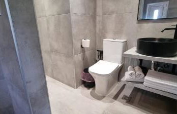 Poolside apt in the pines, steps from the Sea - Foto 9