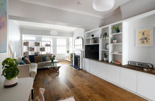 Luxury Family Home in Central Windsor with Large Garden, Games Room, Office, Parking & Pet-Friendly - Photo 19