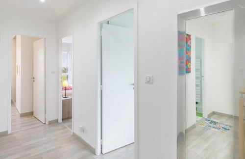 Villa Yana Bretagne Piscine Intérieure partagée et Spa Privatif 100m de la Plage - Foto 28