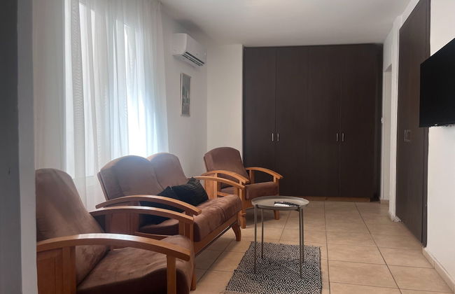 Phaedrus Living Hoopoe Residencies 001 - Photo 1