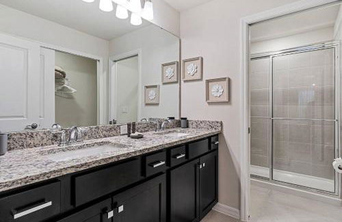 Stunning 5B45B, Heated Pool & BBQ - Photo 22