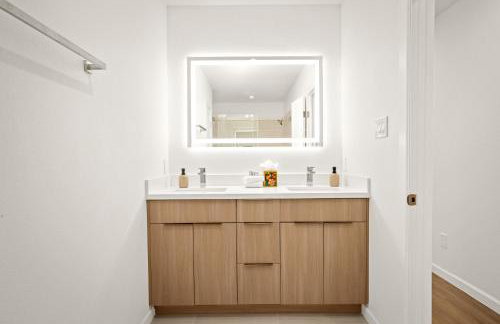 Gated Resort, 2 Homes, 9BR Ensuites, Slps27, Pool - Photo 57