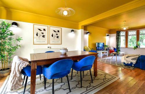 Stylish 3 Bed Home with Parking! - Photo 25