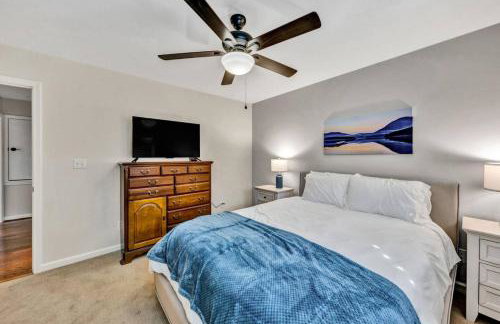 Waterfront Lake House Ideal Dock for Boats, Swimming, Fishing - Foto 25