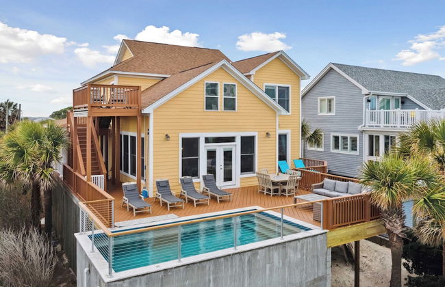 Oceanfront w/ Pool, Panoramic Deck Views, 5bdr Folly Ocean Breeze by Avantstay - Foto 2