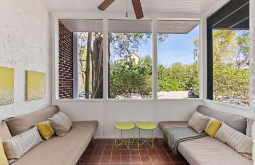 Contemporary 2BR in Myers Park with Screened Porch - Foto 27