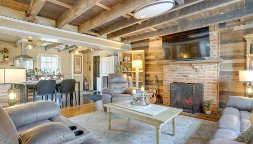 Walk to Beach Historical Fredericksburg Home - Foto 5