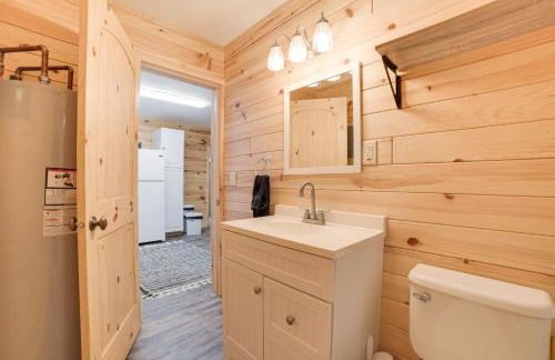 Scenic Evans Hideaway Steps to Lake Huron! - Foto 12