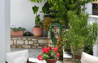 Hara Studios and Apartments - Photo 16