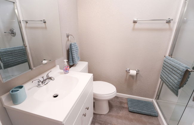 Downtown Granby Retreat & Spa - Photo 22