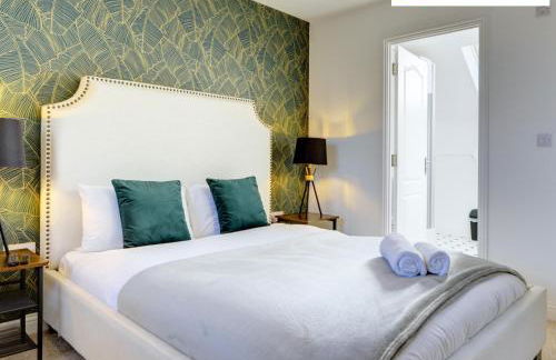 LARGE 4 Bedroom Semi-Detached House Sleeps 7 By Klarok Short Lets & Serviced Accommodation - Foto 5