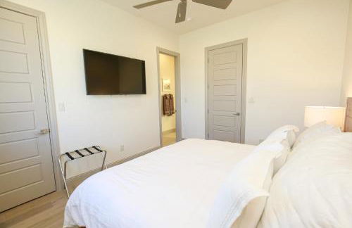 Contemporary, Luxury Retreat on Lake LBJ with Heated Pool - Foto 30