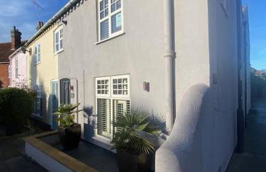 Beautiful Immaculate Aldeburgh cottage, free parking, sunny outdoor space, dog friendly - perfect for Spring seaside escapes - Foto 13