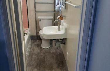 HARRY'S MAN CAVE - A Vintage Motel on the Historic 395 route - The New Star Motel Experience - Photo 24