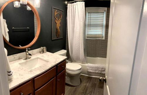 Inmerse in the Serenity of this Lakefront Cottage in Cadiz, Kentucky - Foto 21