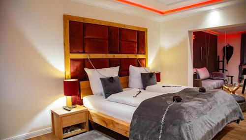 exkl. romantisches SM Apartment Black Rose - Foto 3