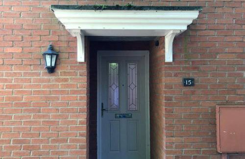 Stylish 3-Bedroom Home with Parking - Foto 17