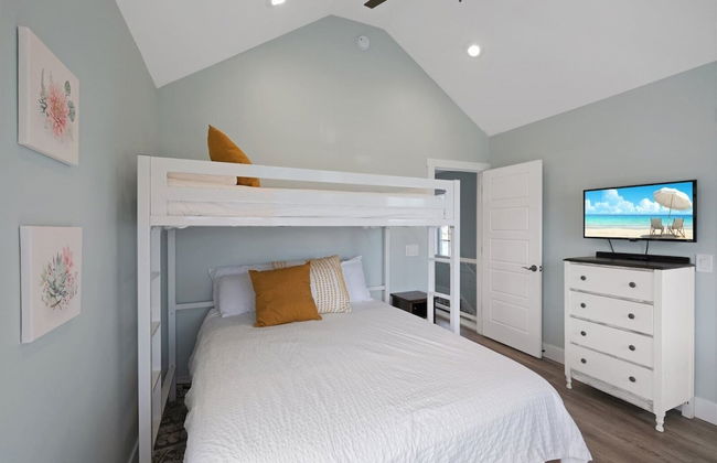 Hook, Wine, & Sinker - Photo 37