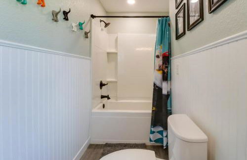 Spacious Yard, Games and Fire Pit Grove Home Rental - Foto 21