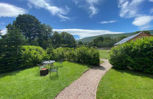 unique sheperds hut private hot tub, ensuite & kitchenette - Photo 3