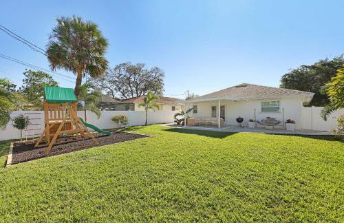 Casa Bella Naples Vacation Home - Photo 17