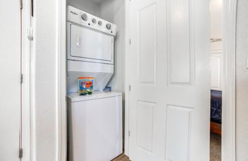 WWII Aviation-Themed Apt in Sparks Near Parks! - Foto 14