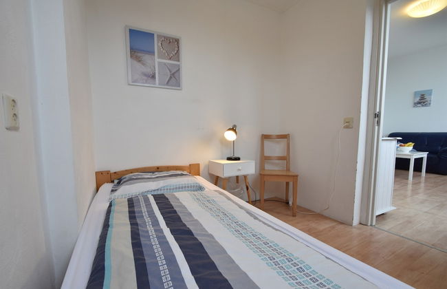 Apartment in Bergen aan Zee Near Beach - Photo 10